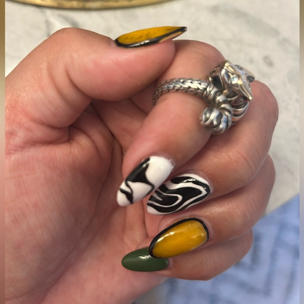 White gold/yellow gold/sterling panther ring with diamond eyes size 7.5/8 - Picture 3 of 10